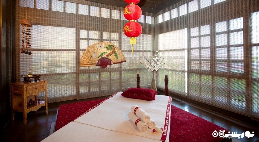 تخت ماساژ در مرکز سلامتی و اسپا